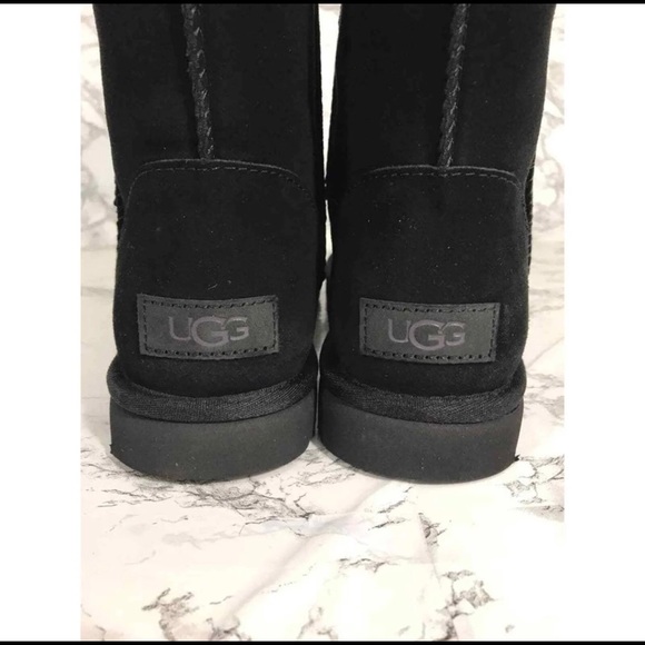 NIB UGG Woman's Classic Shorts Stud ll Boots SZ 7. - Picture 5 of 11